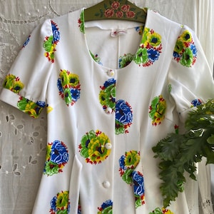 Vintage 70s white floral mini dress short puff sleeve belted dress buttons down summer dress Mod Go Go small