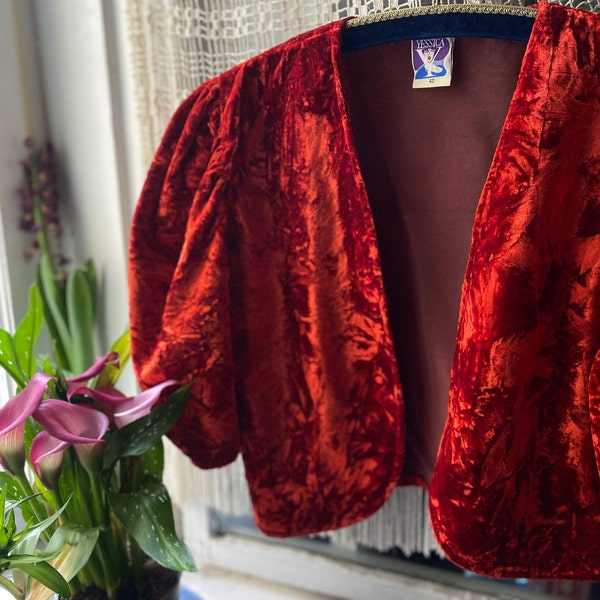 Veste courte vintage en velours rouge des années 80 à manches bouffantes boléro moyen grand