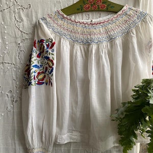 Vintage 30s 40s Hungarian embroidered blouse peasant sheer blouse with long sleeve medium
