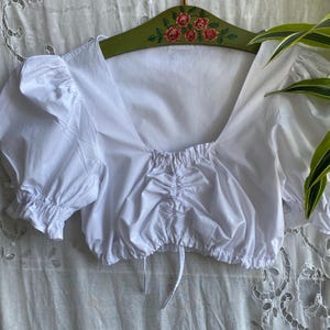 White dirndl blouse puffed sleeve crop top Bavarian Oktoberfest medium