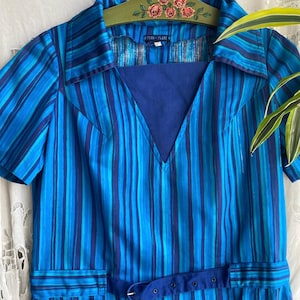 Vintage 70s blue striped dress short sleeve belted dress made in Finland medium large