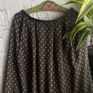 Vintage green floral calico skirt French Provencal skirt midi day skirt small medium