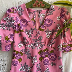 Vintage 70s pink floral mini dress short puff sleeve dress Mod Baby Doll Go Go small medium
