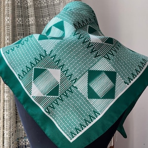 Vintage 70s neck scarf green geometric print neck scarf