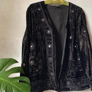 Giacca vintage in velluto nero con ricami e specchietti, taglia media/grande