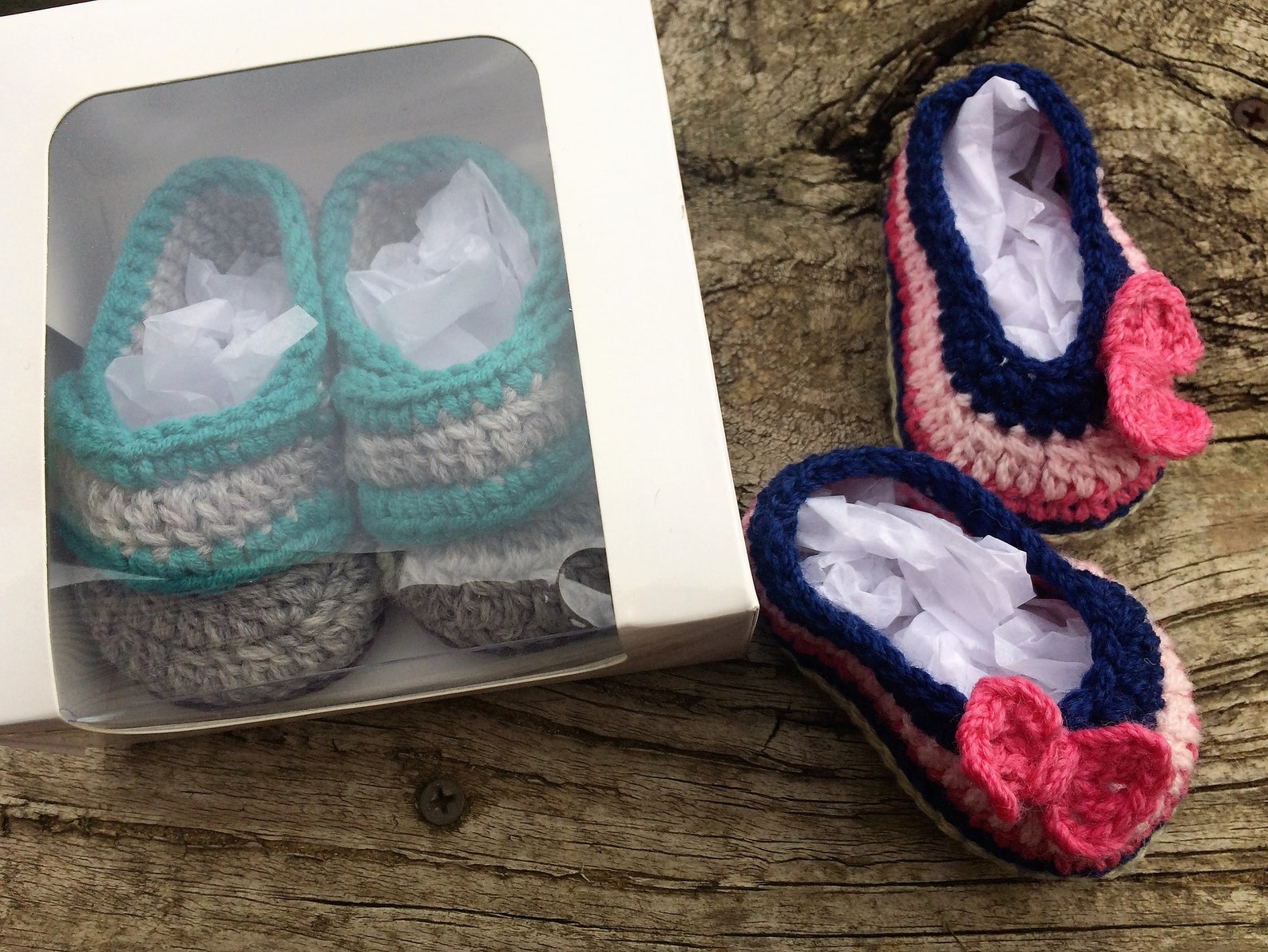 baby booties. crocheted baby shoes in gift box. baby loafers or baby ballet flats with bow for newborn to 3 months old. baby sho baby booties. crocheted baby shoes in gift box. baby loafers or baby ballet flats with bow for newborn to 3 months old. baby sho