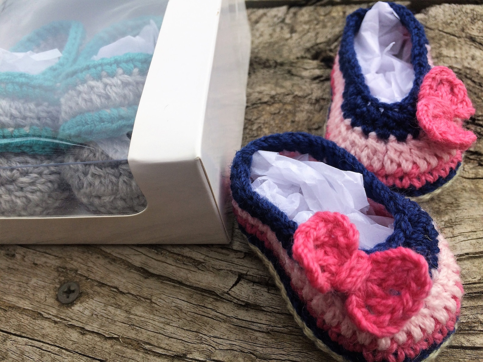 baby booties. crocheted baby shoes in gift box. baby loafers or baby ballet flats with bow for newborn to 3 months old. baby sho baby booties. crocheted baby shoes in gift box. baby loafers or baby ballet flats with bow for newborn to 3 months old. baby sho