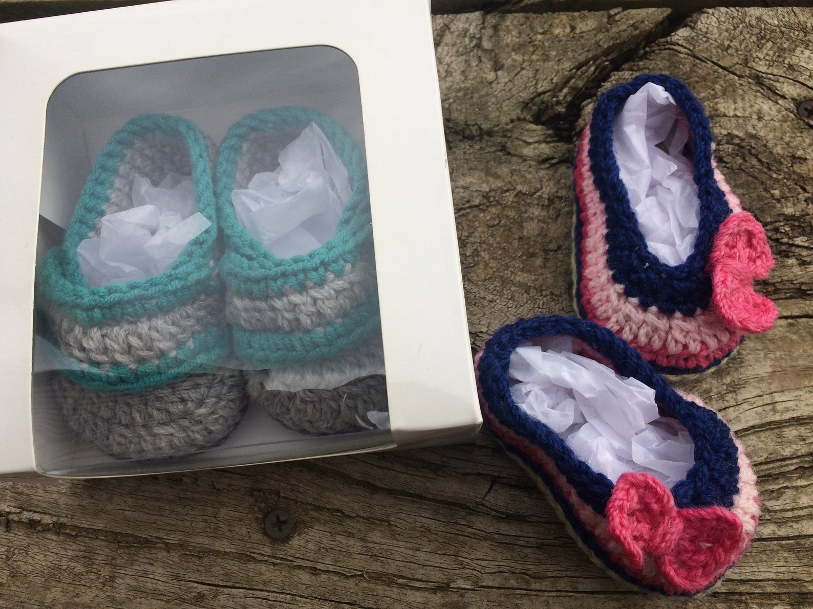 baby booties. crocheted baby shoes in gift box. baby loafers or baby ballet flats with bow for newborn to 3 months old. baby sho baby booties. crocheted baby shoes in gift box. baby loafers or baby ballet flats with bow for newborn to 3 months old. baby sho