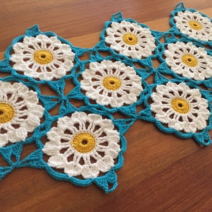 Crochet Table Runner PATTERN PDF Fields of Daisies image 3