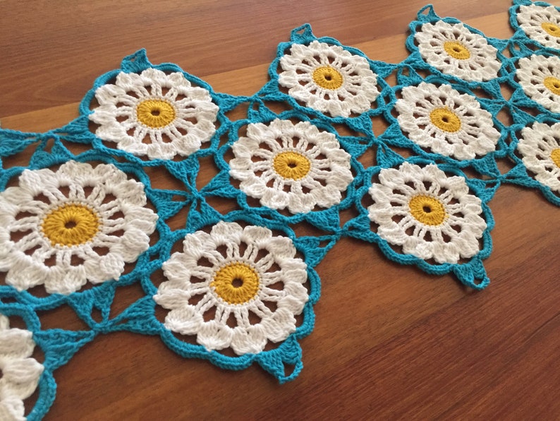 Crochet Table Runner PATTERN PDF Fields of Daisies image 3