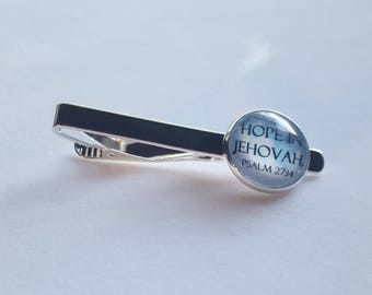 Shiny Silver Tie Clip "Hope in Jehovah" on Sky Blue Background