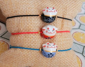 Talisman bracelet Maneki Neko..petit chat porte-bonheur japonais..fortune et chance..grigri sur cordon ajustable ttes tailles..au choix.