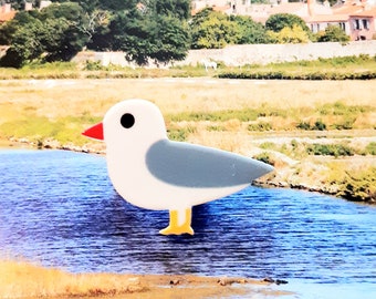 Broches petites mouettes..adorables oiseaux des plages et marais de Noirmoutier..à adopter de 3 à 100 ans ! résine..1 couleur au choix..chou