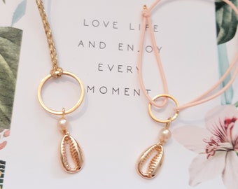 Petit duo porte-bonheur coquillages cauri..bracelet + collier précieux,fins,délicats..un cadeau symbolique été 2023..acier et perle fine