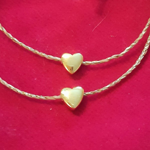 Bracelet petit cœur porte-bonheur en hematite or..symbole d'amour,d'affection,d'amitié..précieux,fin,délicat..une petite merveille
