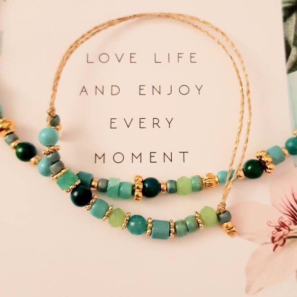 Ensemble collier+ bracelet en pierres naturelles gemme..précieux,délicat,fin..turquoises,agates,jaspes,plaqué or..un beau cadeau unique .