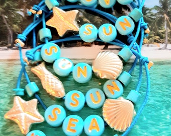 bracelets summer vibes..tropical chic..messages et coquillages,poissons..plage..baignades ok..à adopter de 2 à 100 ans !