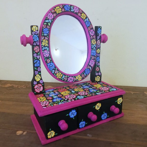 Jewelry with hand-painted mirror with flowers