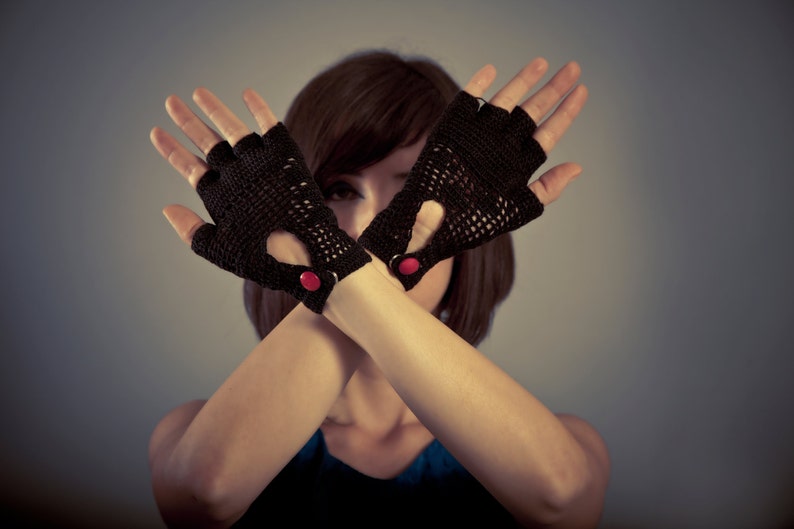 Guantes sin dedos de crochet, guantes cortos negros, guantes de estilo gótico, guantes de encaje victoriano, guantes de encaje gótico, guantes de algodón sin dedos, imagen 3