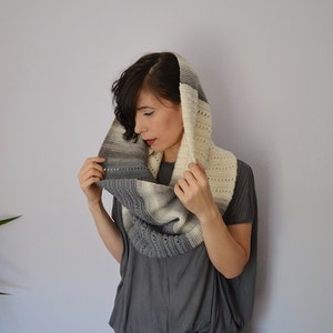 Chunky Infinity Scarf, Gray Knit Scarf, Cable Knit Scarf, Merino Wool Scarf, Oversized Scarf, Warm Winter Snood Scarf,  Knit Wrap Scarf