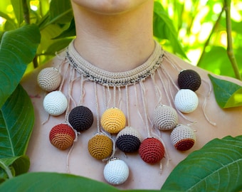 Gehaakte kraal ketting, statement ketting, boho sieraden, veelkleurige textiel ketting, hedendaagse sieraden, borstvoeding ketting.