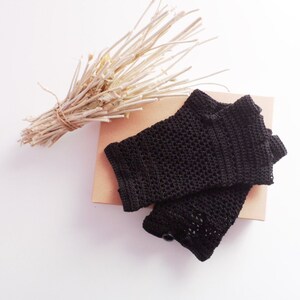 Guantes sin dedos de crochet, guantes cortos negros, guantes de estilo gótico, guantes de encaje victoriano, guantes de encaje gótico, guantes de algodón sin dedos, imagen 5