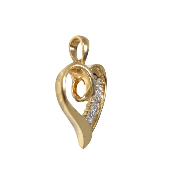 14K Gold Baguette Diamond Heart Pendant - image 3