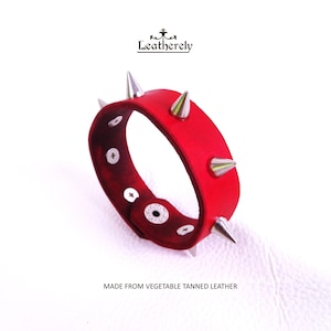 Handgefertigtes Lederarmband mit Spikes - Minimalistisch - Verschiedene Farben - Edgy Gothic Armband - Alternatives Lederarmband