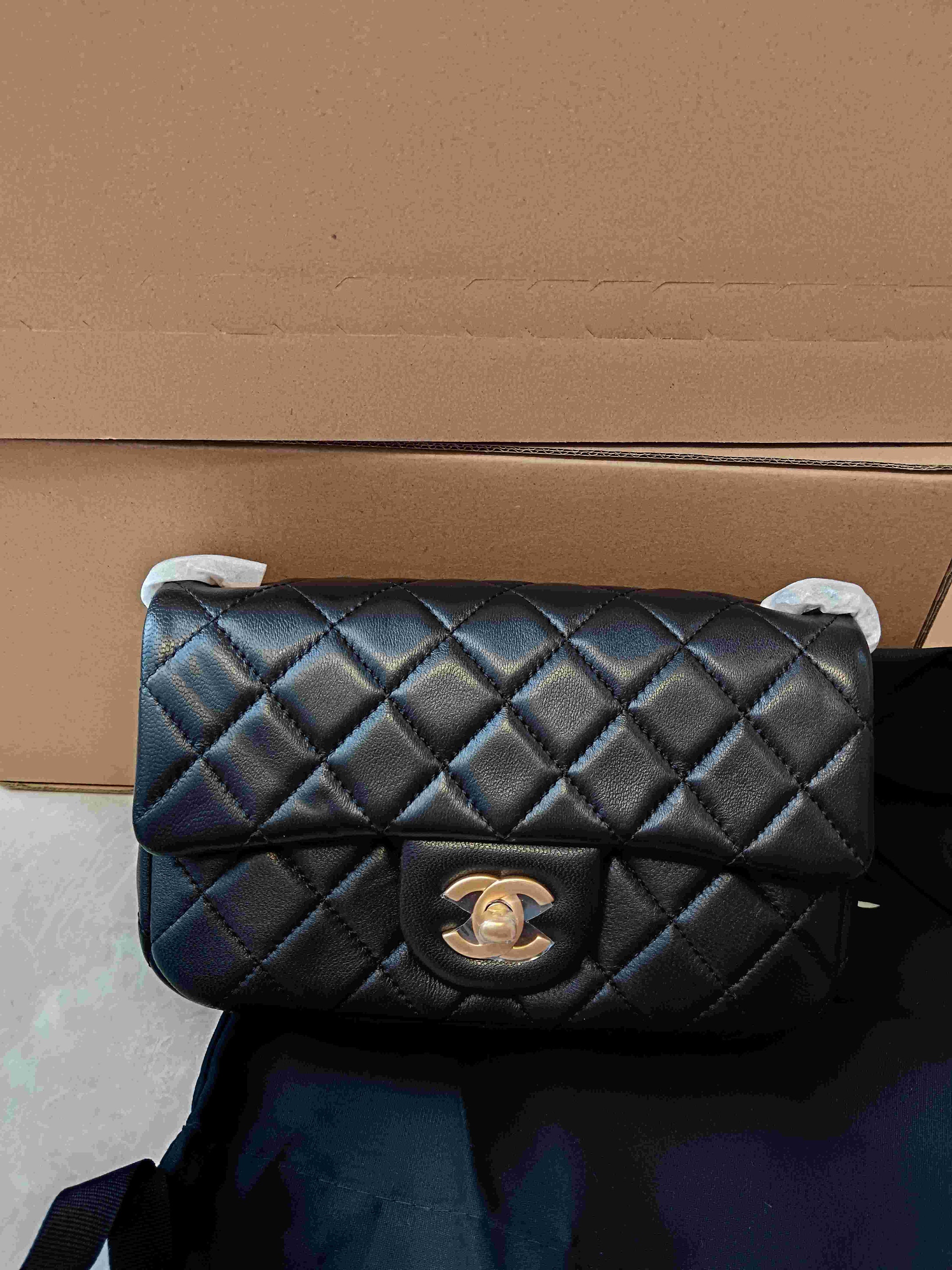 Chanel Woman's Bag Tote Bagbagsshoulder Baghand 