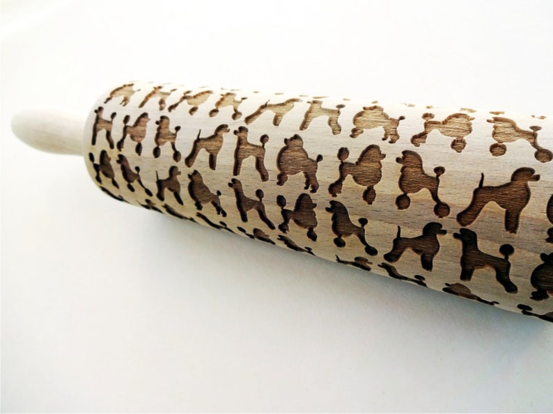 Nudelholz mit dem Pudel Muster für hausgemachtes Gebäck. Pudel Hund Muster Bild 2
