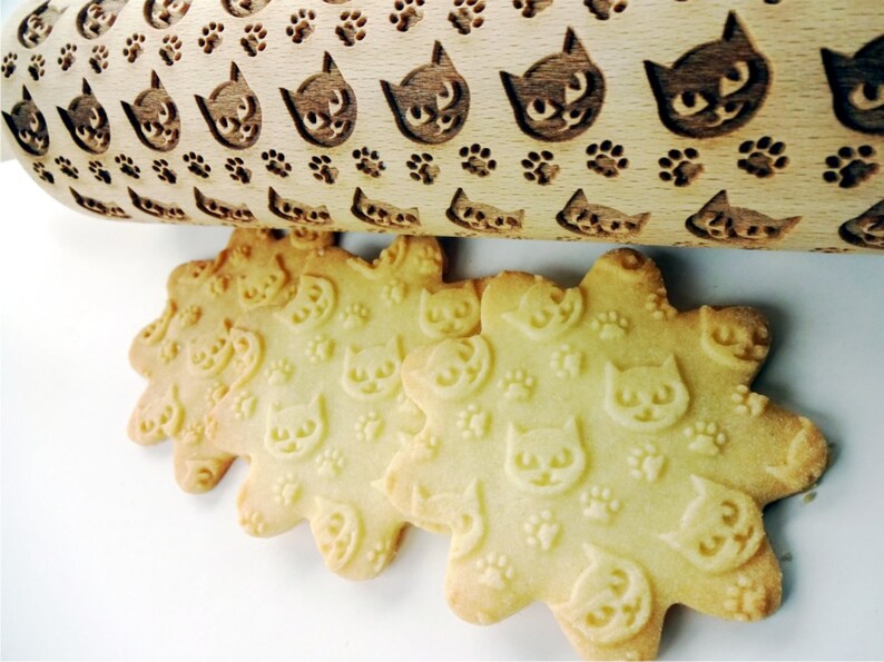 Engraved rolling pin with Cat Paws for embossed cookies or pasta PUSSY CAT Embossing Rolling Pin Kitty Dough roller with animals Cats