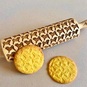 Rodillo para repujar con forma de Pug o Mops. Regalo para amantes de los perros. Galletas caseras. Madera de haya.