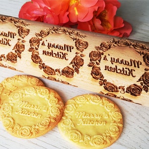 Personalized Rolling Pin in  ROSES WREATH. Lazer engraved embossing rolling pin for homemade cookies. Custom embossing dough roller