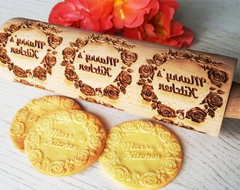 Personalized Rolling Pin in  ROSES WREATH. Lazer engraved embossing rolling pin for homemade cookies. Custom embossing dough roller