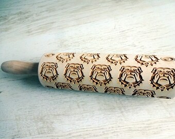 Deegroller met BULLDOG-reliëf. Gegraveerde deegroller voor reliëfkoekjes en aardewerk met honden van Algis Crafts