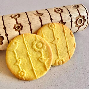 BIRDIES Embossing Rolling Pin. Pattern with birds. Engraved dough roller for embossed cookies and Pottery by Algis Crafts