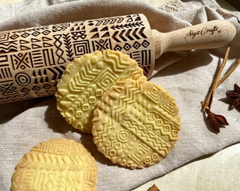 Rodillo de amasar con relieve tribal: rodillo de madera de haya grabada para galletas y cerámica con relieve.