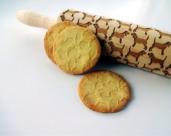 Deegroller met beagle-reliëf, hondenkoekje en aardewerkroller. Cadeau voor hondenventilator van berkenhout.