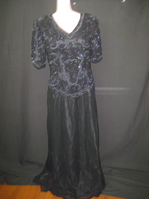 Black/erradecent gown#607 - image 4
