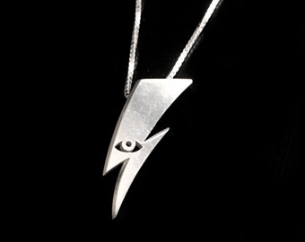 Wisiorek z Davidem Bowiem, wisiorek z symbolem pioruna, wisiorek z Aladdin Sane, wisiorek z okiem, wisiorek z ikoną muzyki, prezent z muzyką rockową, fan muzyki rockowej, wisiorek z symbolem