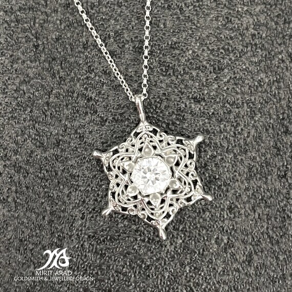 14カラットホワイトゴールドのビクトリア朝スタイルのスノーフレックス