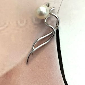 Pearl Earrings. Sterling Silver Ear Wire.