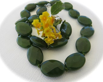 Green Necklace. Dyed Beads.