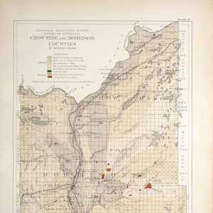 Puede incluir: Un mapa geológico antiguo de los condados de Crow Wing y Morrison en Minnesota, con información geográfica detallada. El mapa, de Warren Upham, utiliza un sistema codificado por colores para denotar diferentes características geológicas, con etiquetas de texto y líneas de cuadrícula.