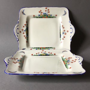 vintage Delphine Chine, design Fleurette, 2 assiettes carrées de service/gâteau, c1930s.