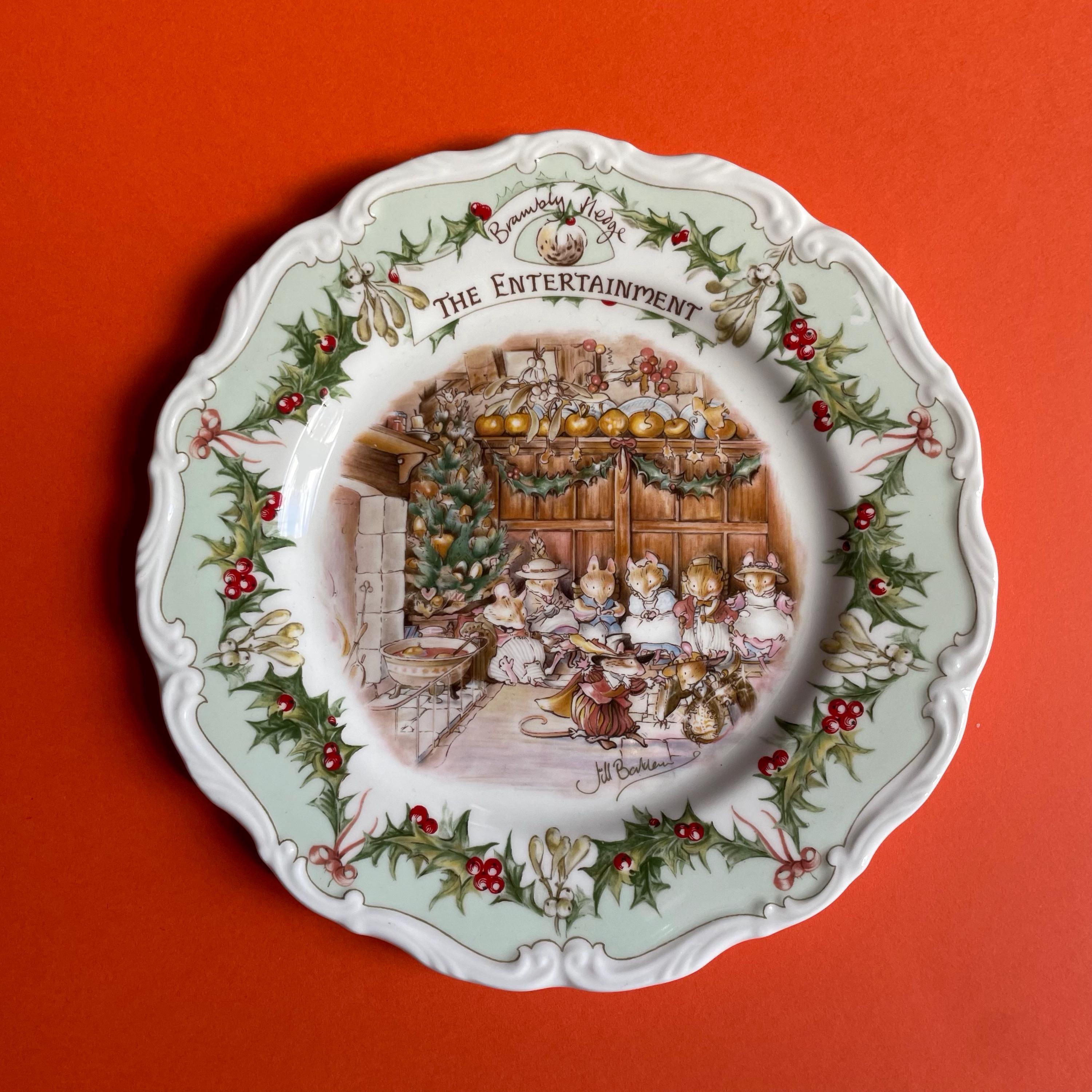 Brambly Hedge THE ENTERTAINMENT プレート Vintage Brambly Hedge, 'the Entertainment', 8” Xmas Plate by Royal