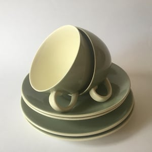 Poole Pottery ‘Celadon’, koppar, fat, små tallrikar, 2 trior, 1950-tal.