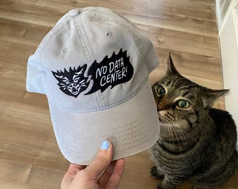 Gorra de béisbol bordada con gato negro enojado sin centro de datos