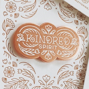 Kindred Spirit Enamel Pin Friendship Love Anne Shirley Accessories Brooch Green Gables Jewelry Mothers Day Gift Bridesmaids Bff Birthday