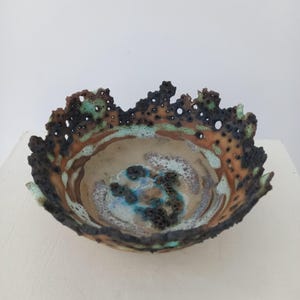 Rockpoolkom, oceaanthemakeramiek, op zee geïnspireerde sculptuur, zeeglas, handgemaakte keramische kom